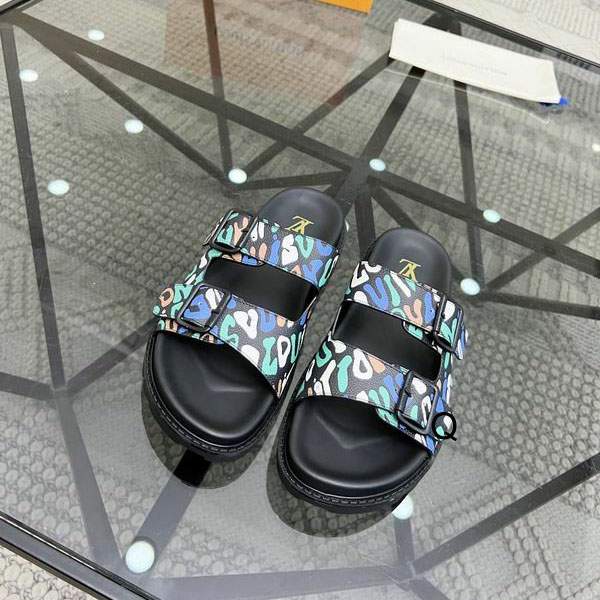 Picture of Louis Vuitton Slippers _SKULVsz38-45BS0604315